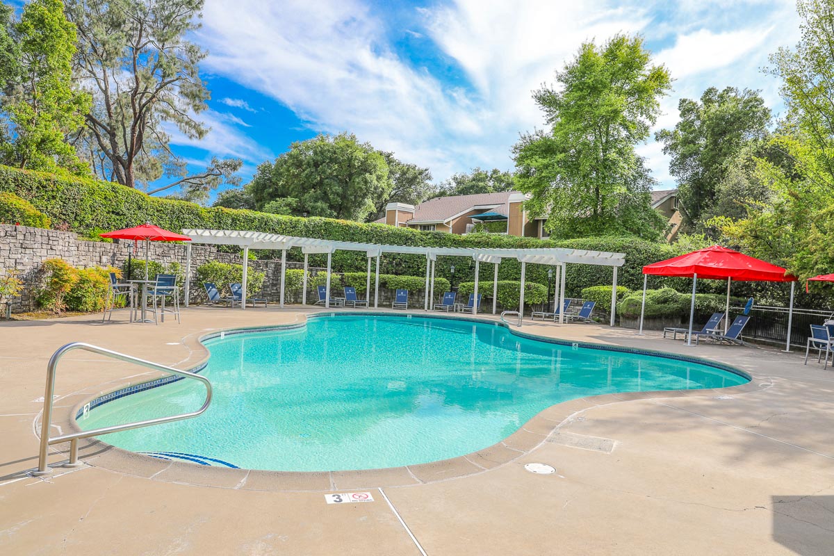 Lake Pointe Apartments in Folsom, CA